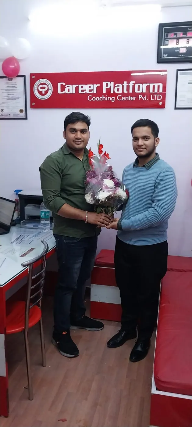 New student welcomed with flowers at the Career Platform office